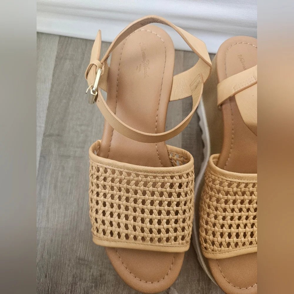 ​Universal Thread Woven Platform Wedge Sandals - Size 9.5